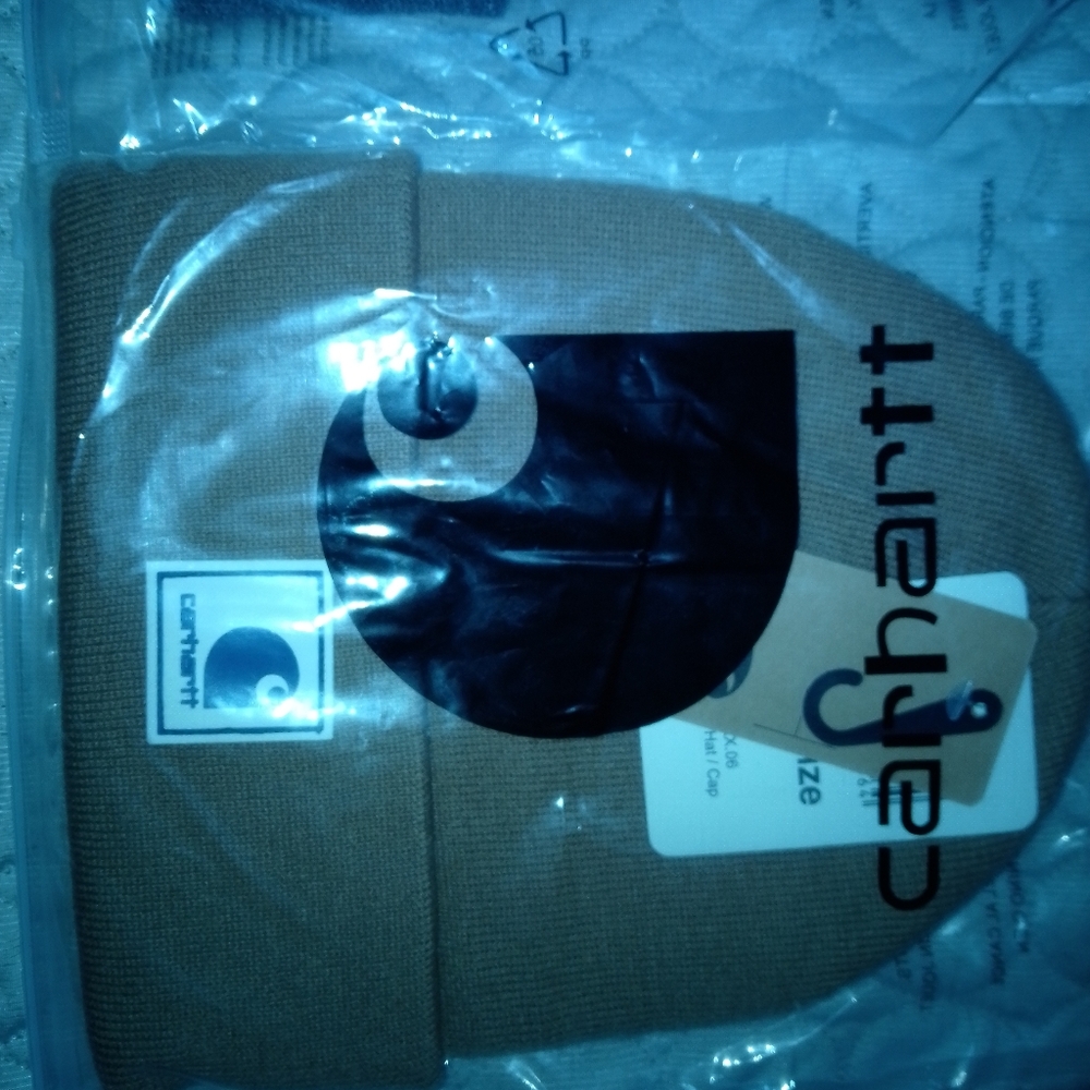 BNWT CARHARTT BEANIES